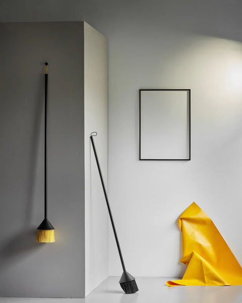 Northern MIM Outdoor Broom Yellow
